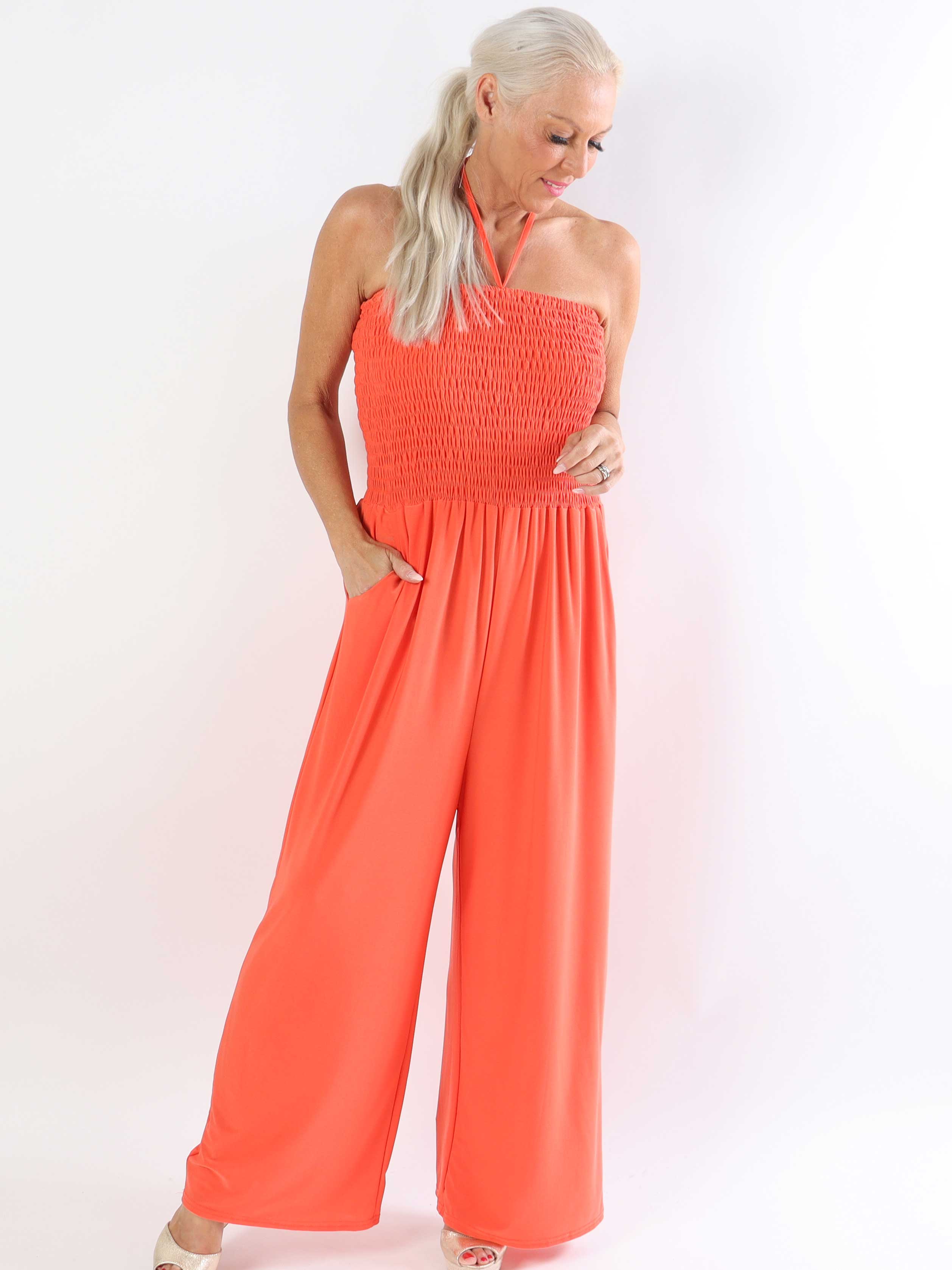 Pams Plain Tube Jumpsuit - Elastisk jumpsuit i plusstorlek med smock vid bröstet